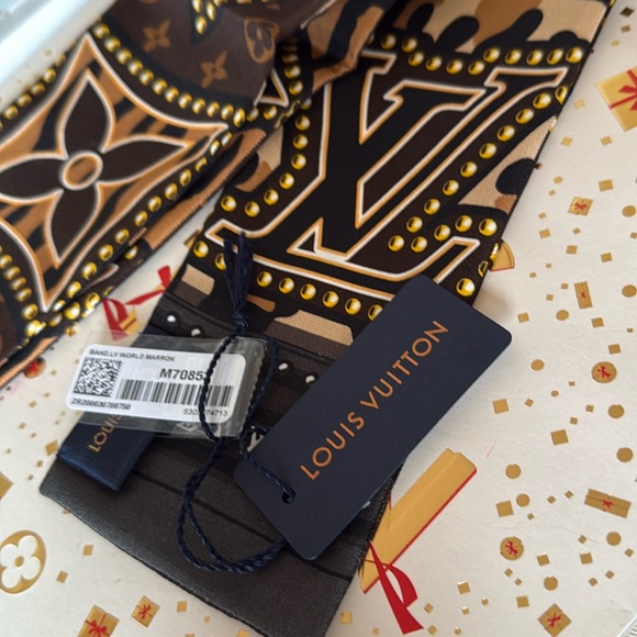 Louis Vuitton Silk Scarf Bandeau LV World Maroon New - Picture 7 of 15